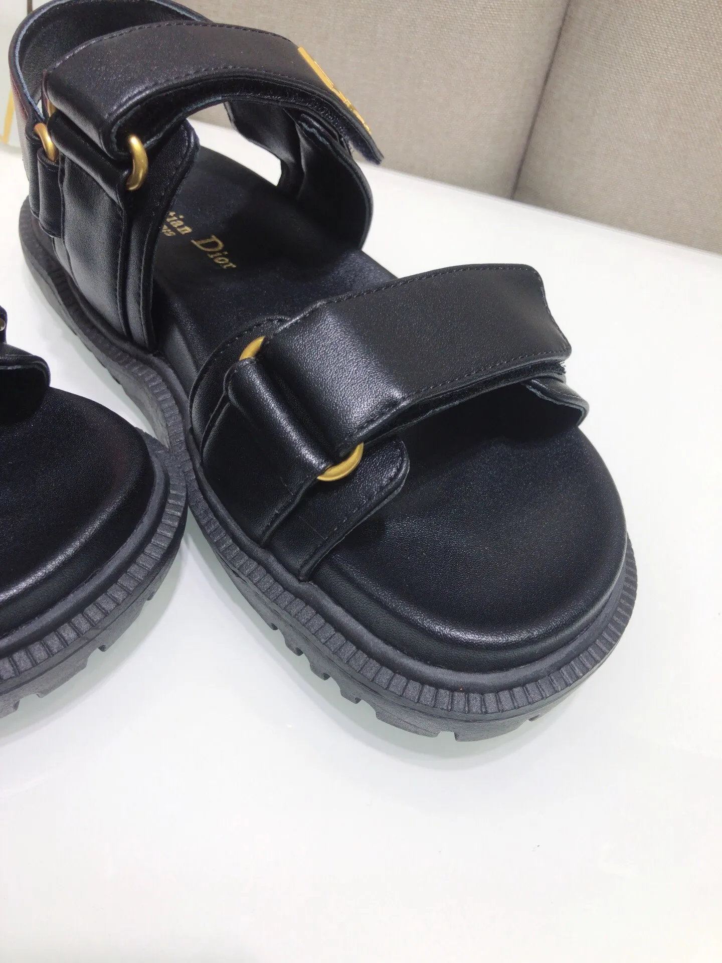 👟👟Ex-factory price👟👟Ex-factory price 460👟👟 Women's shoes factory Dior Dior 2021 spring and summer catwalk new style Ract thick-soled casual women's shoes CD letter logo hardware buckle open-toe sandals Stars' same style flat-bottomed round-toe retro beach shoes Top version on the market Material: Upper imported calfskin/imported metal cowhide + cowhide feet + water-dyed sheepskin lining + original molded T👟👟Ex-factory price👟👟Ex-factory price U outsole Size: 35-40 (40 customization is not returnable)